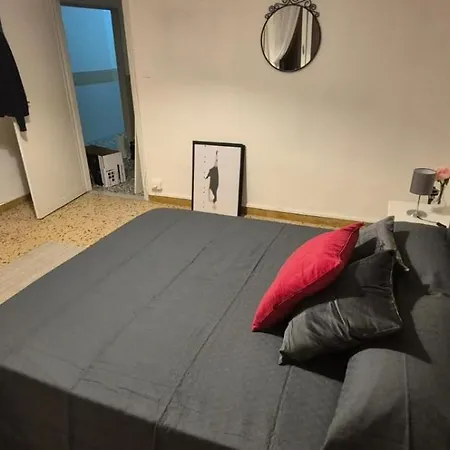 Center Train Station Guest house *